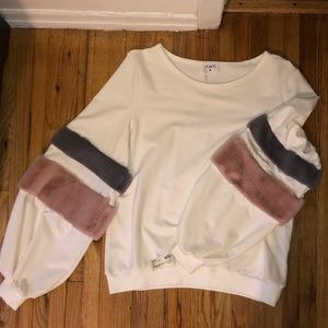 White Fur Sweatshirt. AMT